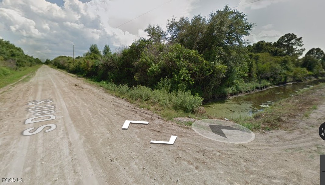 210 South Datil Street Clewiston, FL 33440 - Photo 2 of 4 a view of a street view