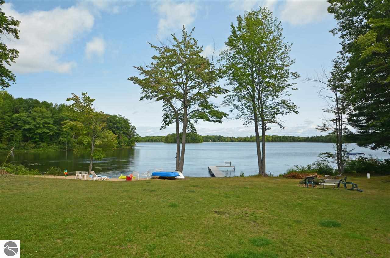488 Bass Lake Road Traverse City, MI 49685 - Photo 8 of 28 1787355-7.JPG
