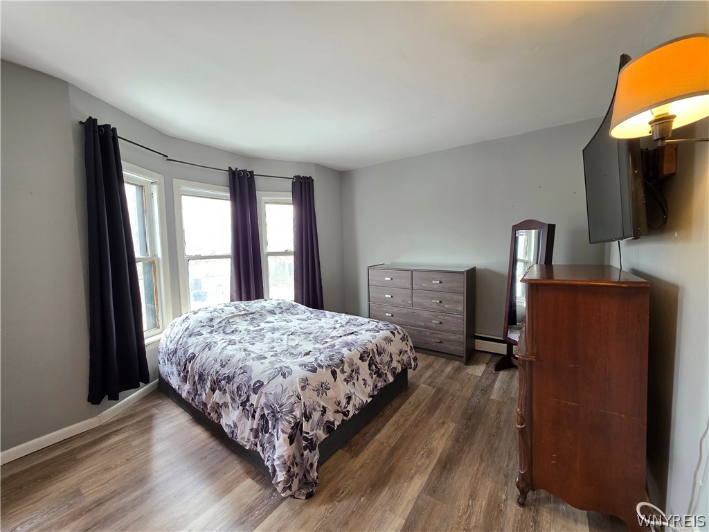 170 16th Street Buffalo, NY 14213 - Photo 16 of 29 Front Unit Bedroom