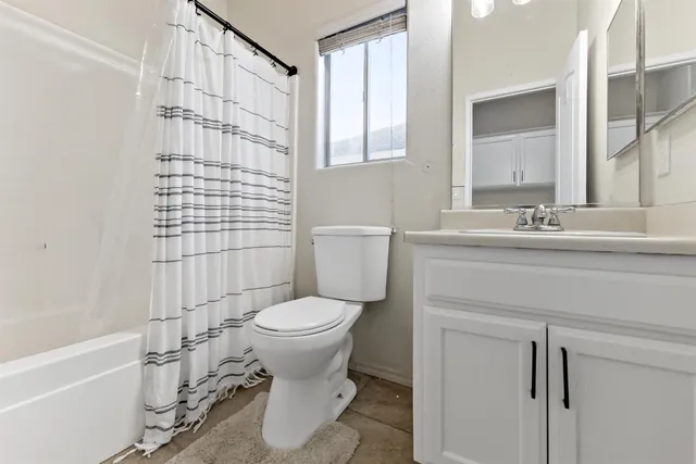 $429,999 | 2702 Holt Avenue, Sanger, CA 93657