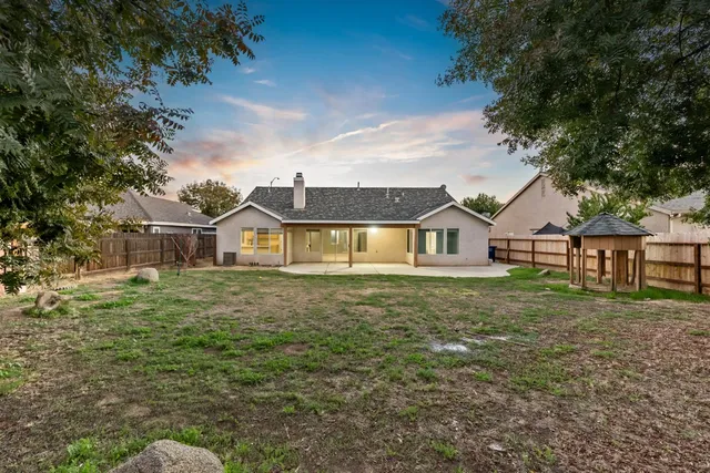 $429,999 | 2702 Holt Avenue, Sanger, CA 93657