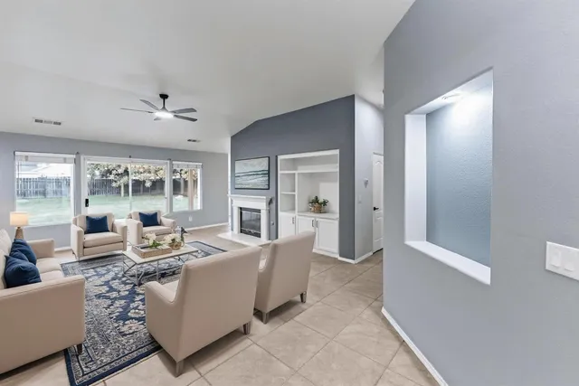 $429,999 | 2702 Holt Avenue, Sanger, CA 93657