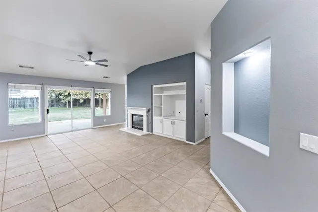 $429,999 | 2702 Holt Avenue, Sanger, CA 93657