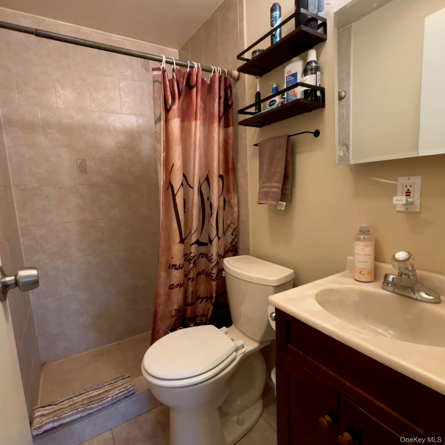 212 Matthews Road Oakdale, NY 11769 - Photo 25 of 38 en suite bedroom/ bath