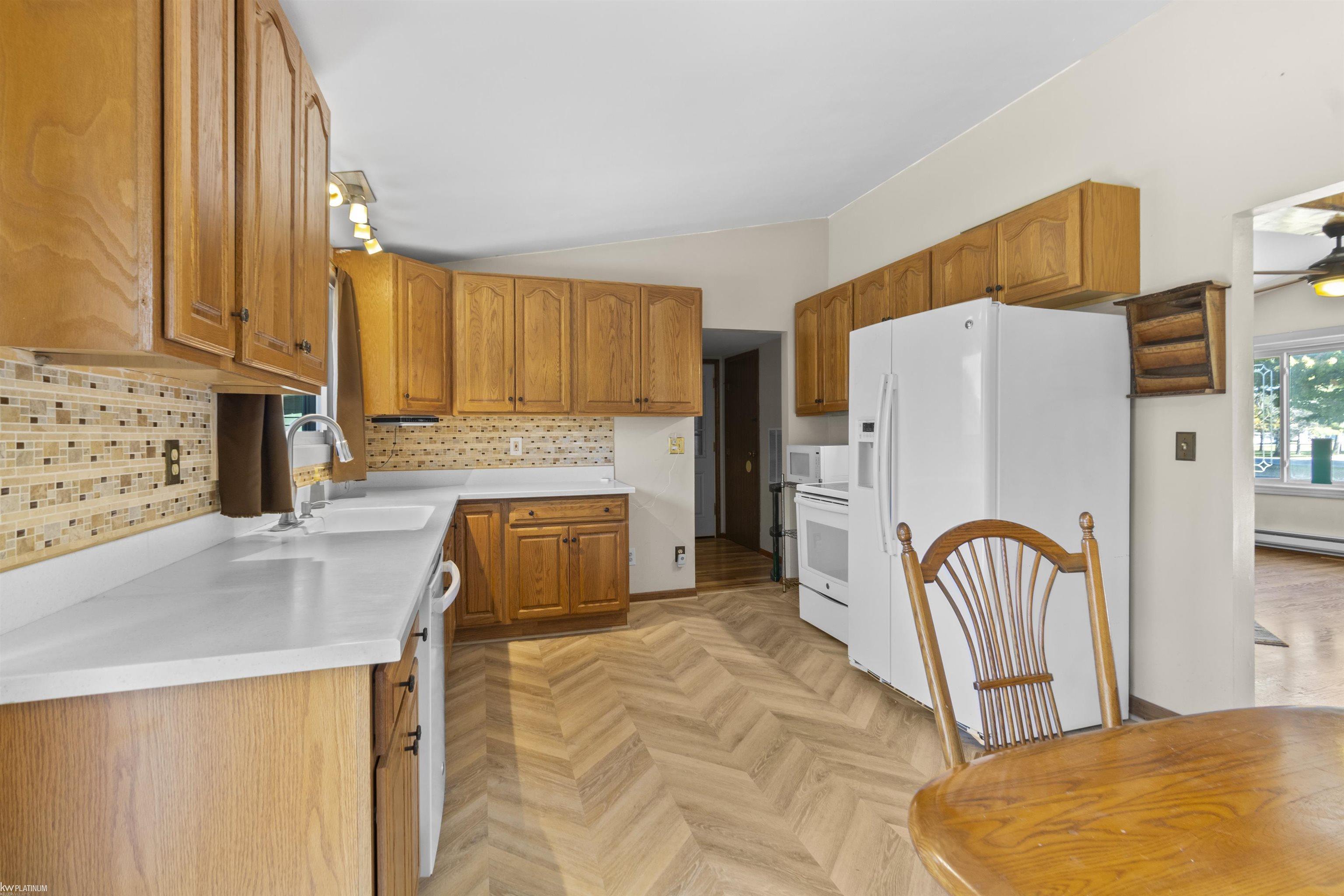 8135 State Road Fort Gratiot, MI 48059 - Photo 9 of 27