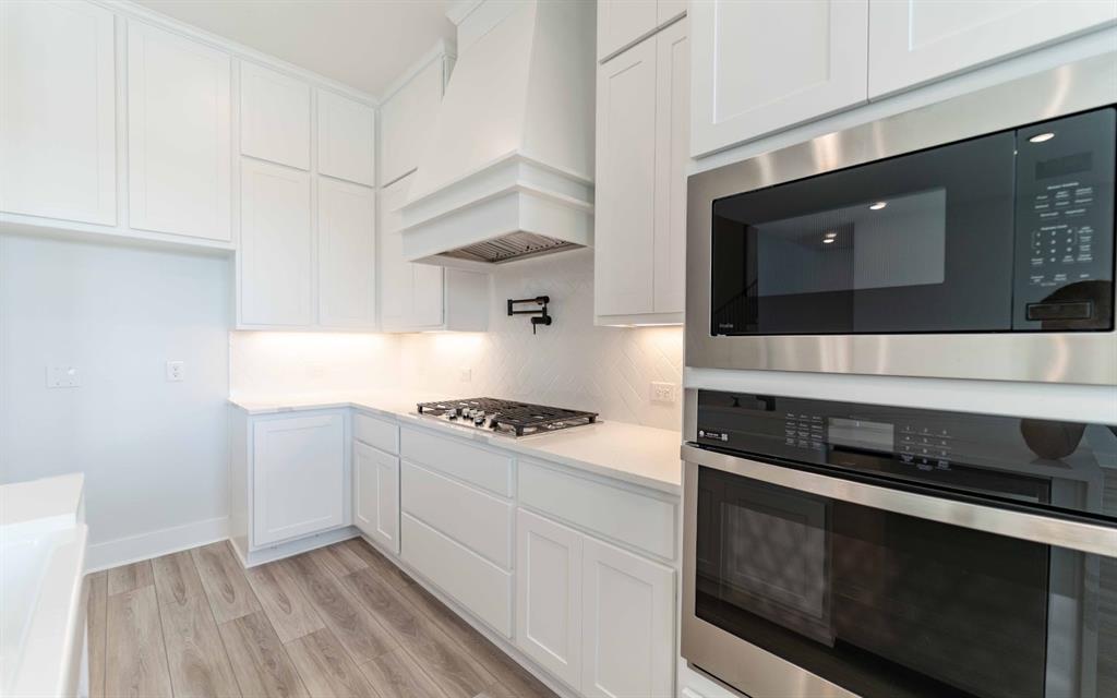 2012 Casting Ridge Mesquite, TX 75181 - Photo 11 of 28 a kitchen with stainless steel appliances granite countertop a stove and a microwave