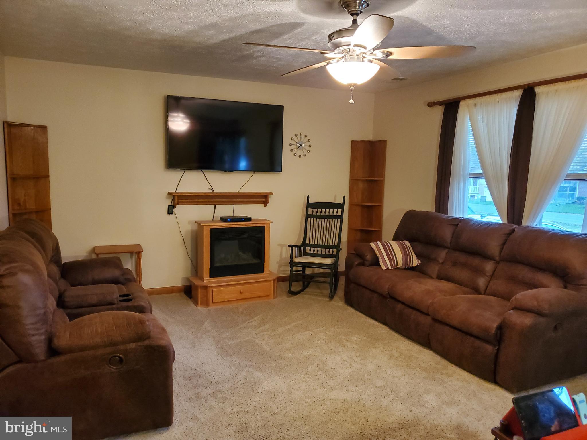 766 1st Street Inwood, WV 25428 - Photo 2 of 24 Living room