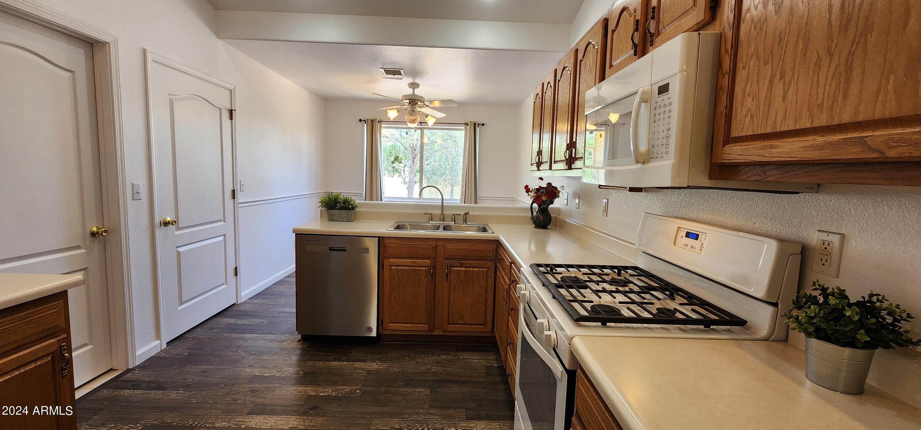 438 West Round Valley Road Payson, AZ 85541 - Photo 11 of 51 Kitchen/Dining