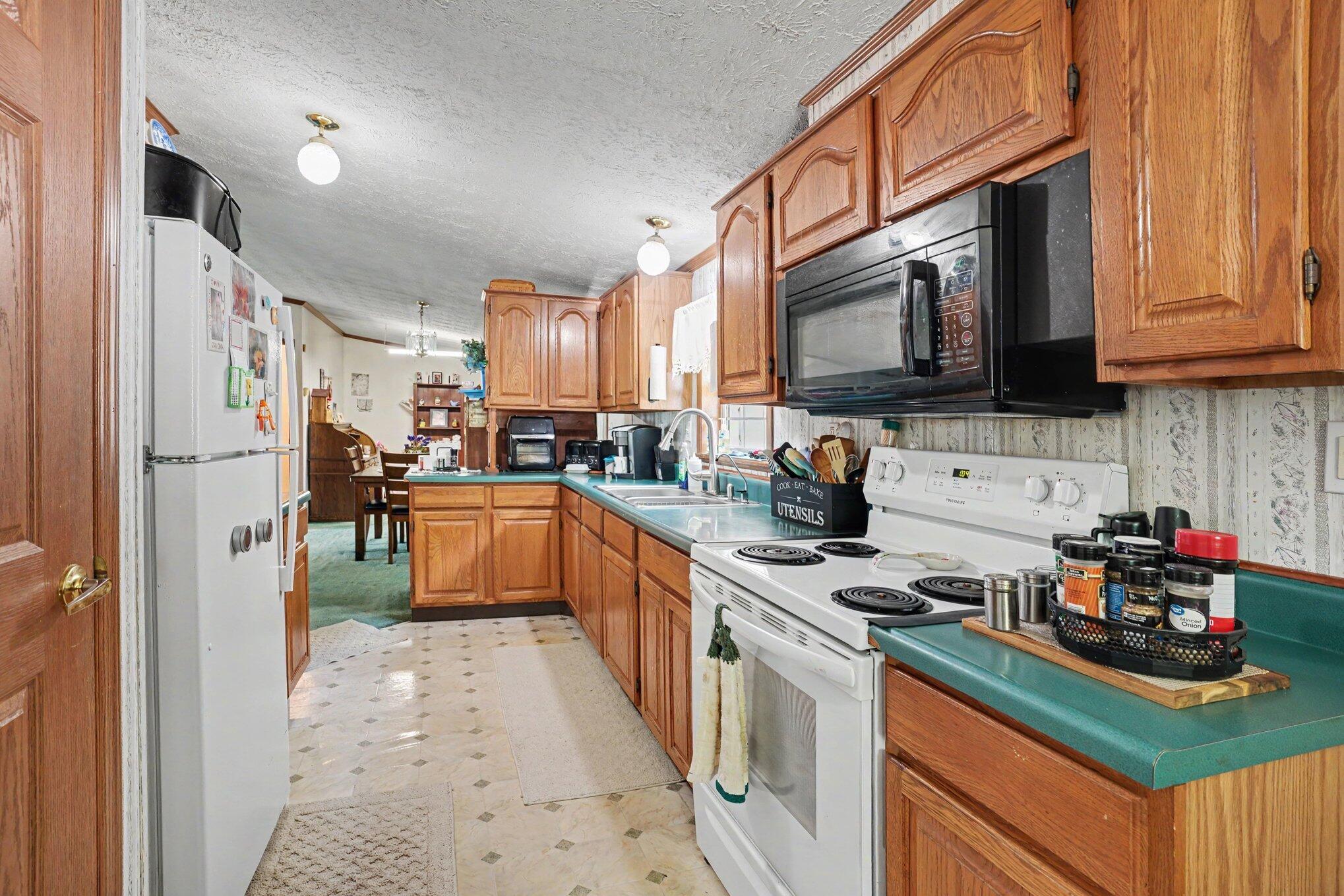14420 Portage Road Vicksburg, MI 49097 - Photo 8 of 24 008_file_7501