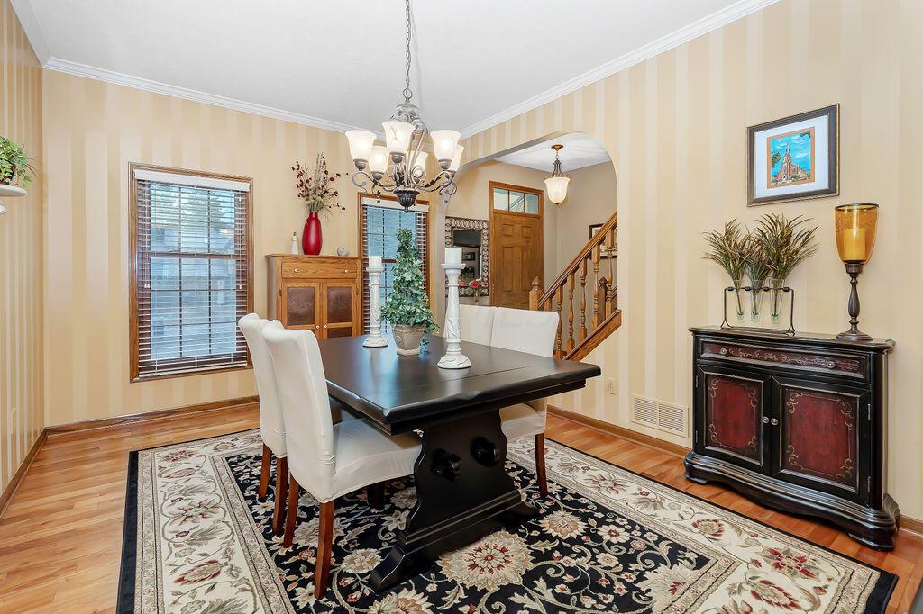 880 Riva Ridge Boulevard Gahanna, OH 43230 - Photo 23 of 79 Custom paint & crown molding.