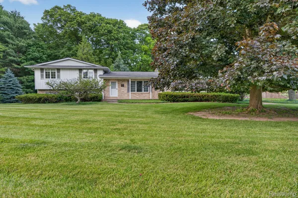 $386,000 | 9144 Deer Park Court, Fenton, MI 48430