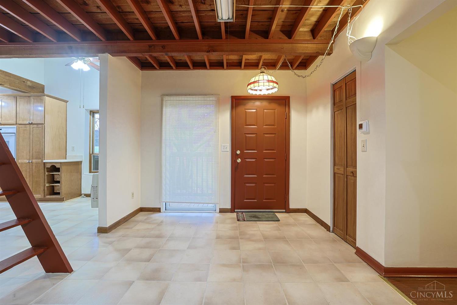8877 Wuest Road Cincinnati, OH 45251 - Photo 3 of 64
