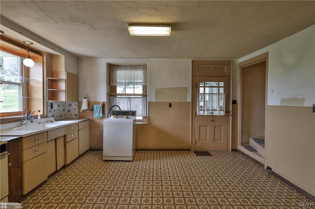 1812 Rosenberger Road Quakertown, PA 18951 - Photo 10 of 47 Main House Kitchen