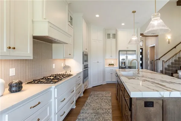 $717,535 | 18600 Howe Drive, Overland Park, KS 66085