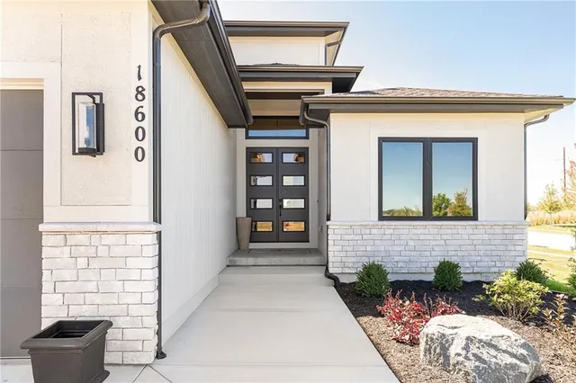 $717,535 | 18600 Howe Drive, Overland Park, KS 66085