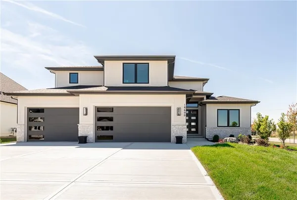 $717,535 | 18600 Howe Drive, Overland Park, KS 66085