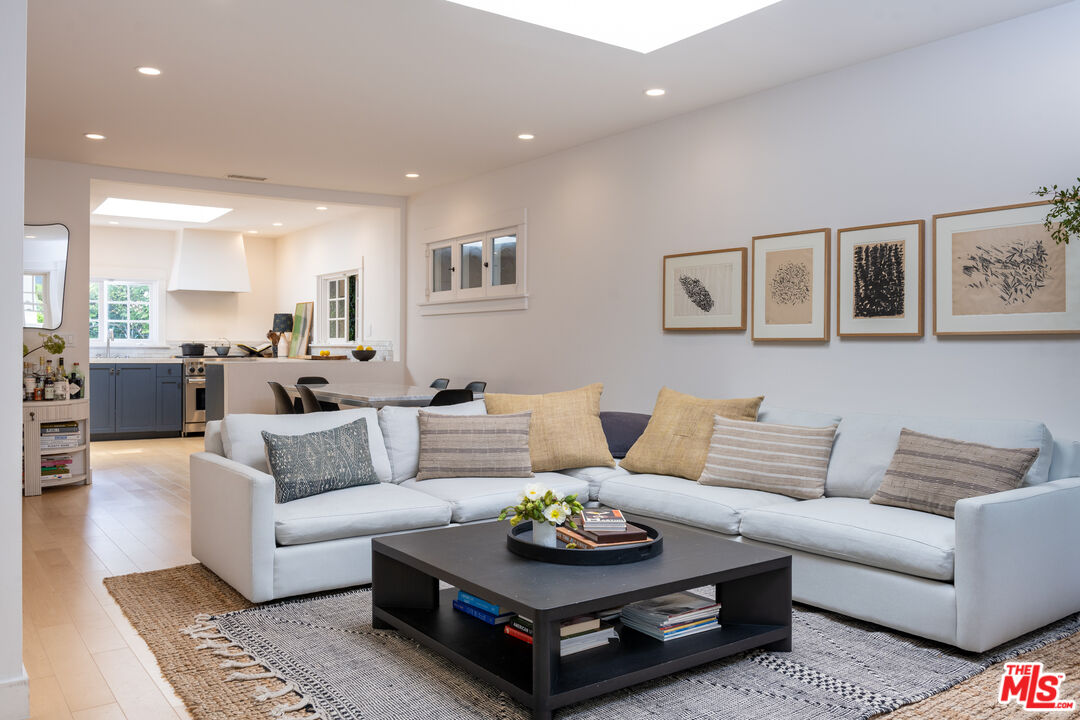 525 Rialto Avenue Venice, CA 90291 - Photo 6 of 18 Gallery Image 6