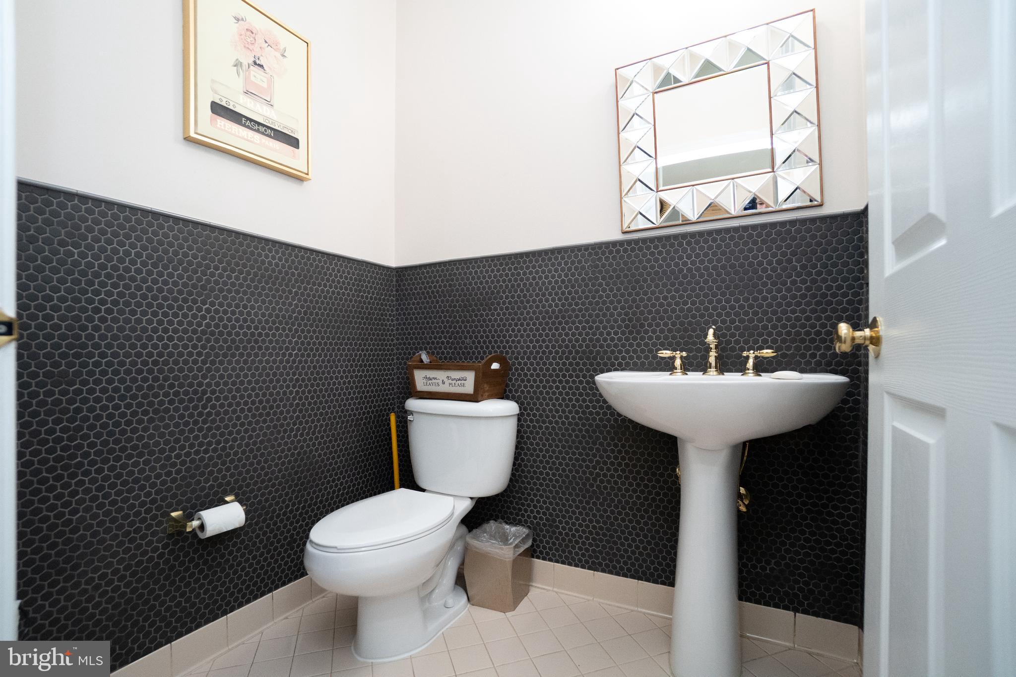 5603 Wheelwright Way Haymarket, VA 20169 - Photo 14 of 65 Powder Room