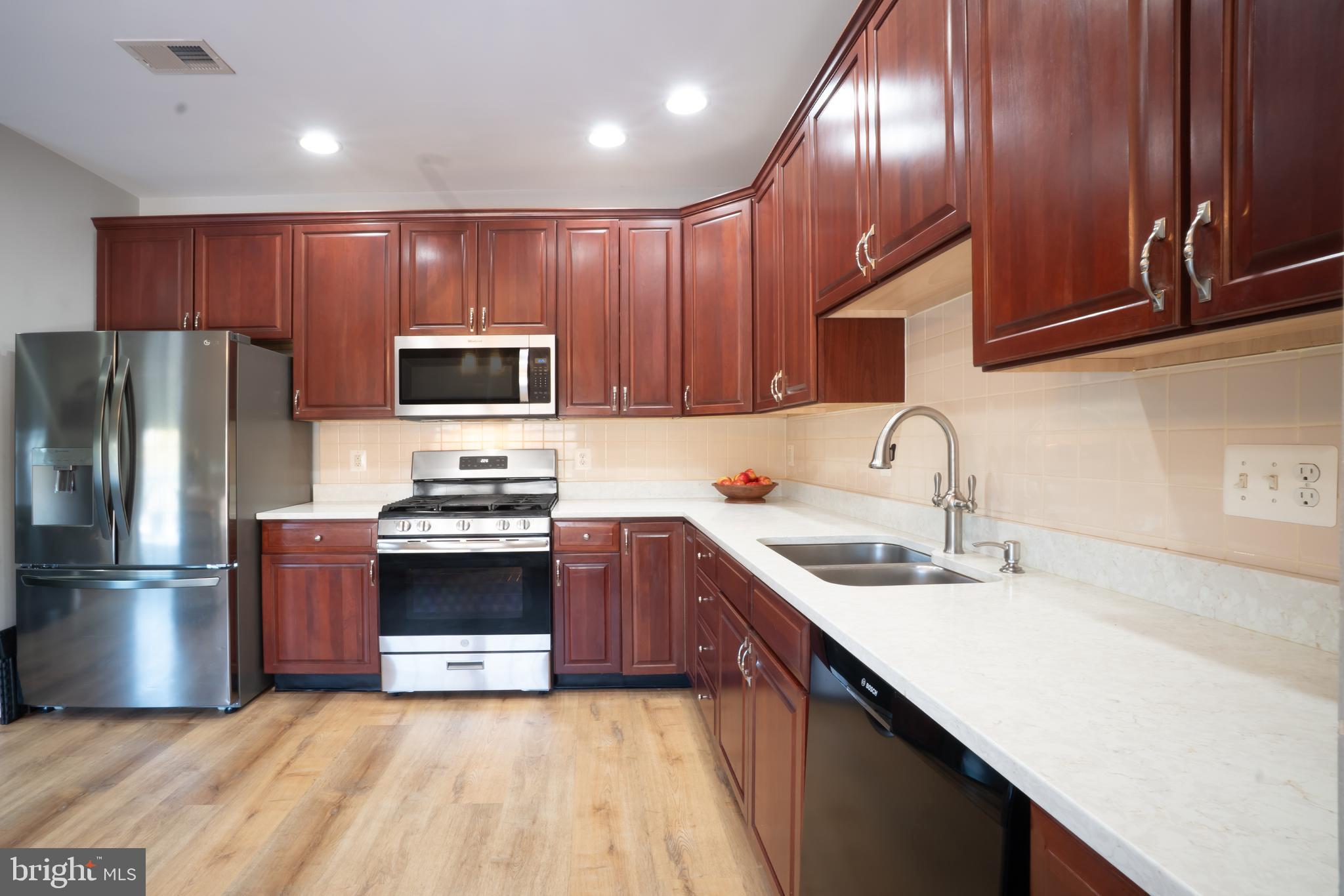 5603 Wheelwright Way Haymarket, VA 20169 - Photo 16 of 65 Kitchen