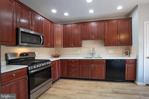 $639,900 | 5603 Wheelwright Way, Haymarket, VA 20169