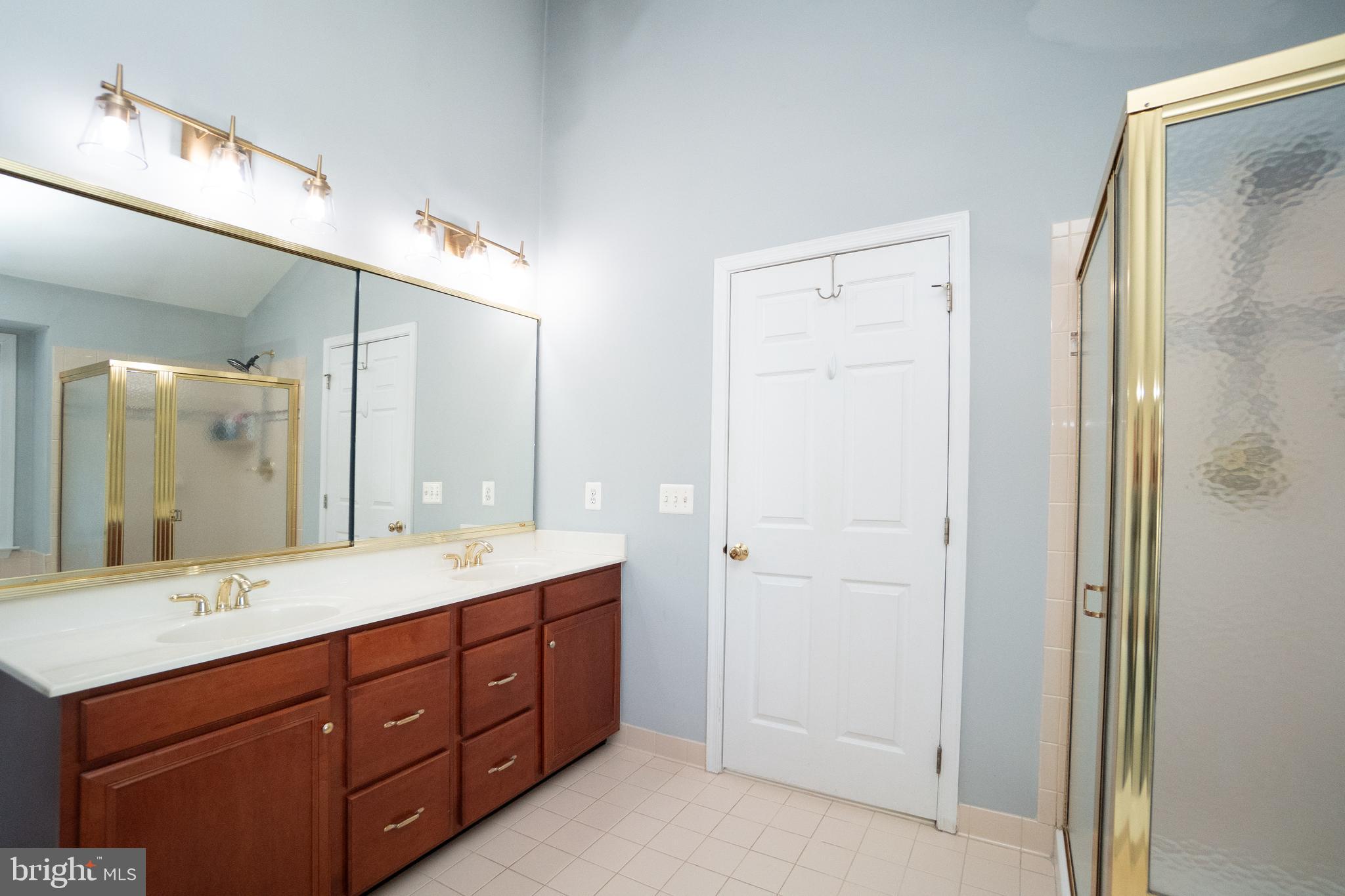 5603 Wheelwright Way Haymarket, VA 20169 - Photo 26 of 65 Primary Bath
