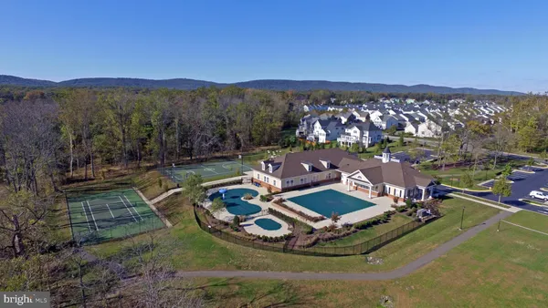 $639,900 | 5603 Wheelwright Way, Haymarket, VA 20169