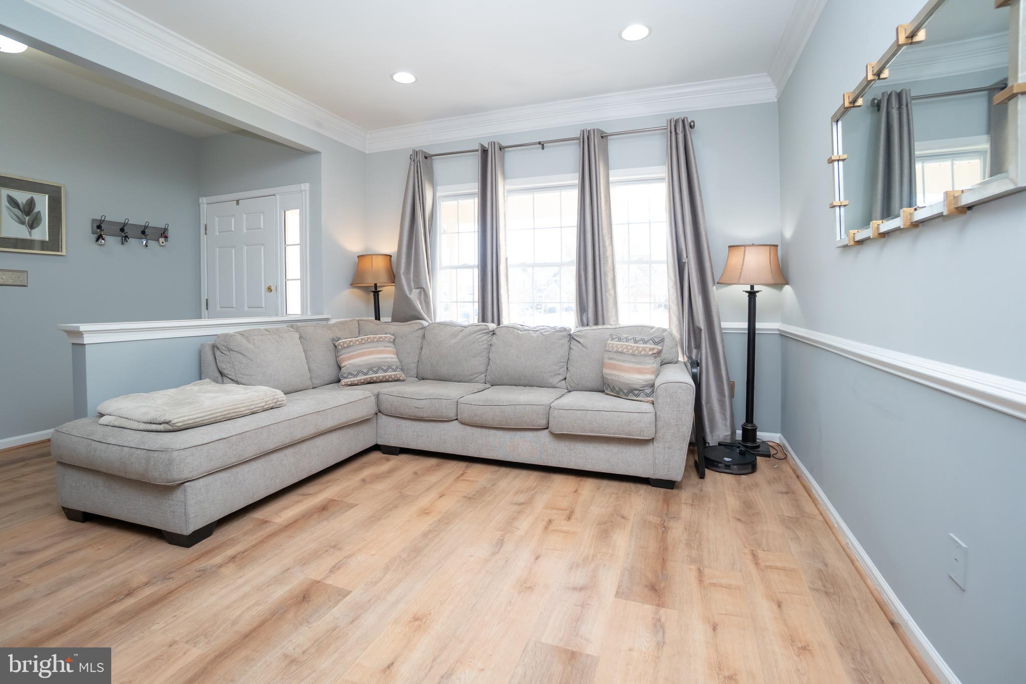5603 Wheelwright Way Haymarket, VA 20169 - Photo 7 of 65 Living Room