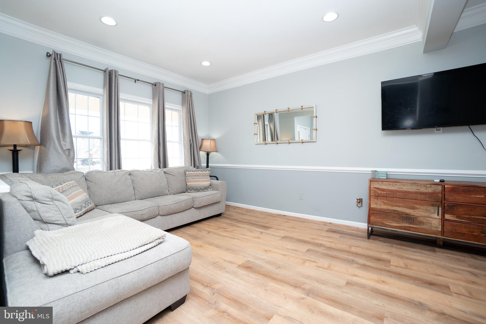 5603 Wheelwright Way Haymarket, VA 20169 - Photo 8 of 65 Living Room