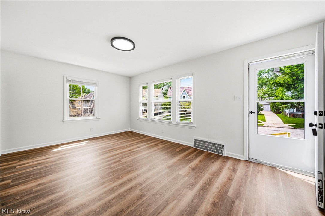 3579 Lloyd Road Cleveland, OH 44111 - Photo 7 of 37