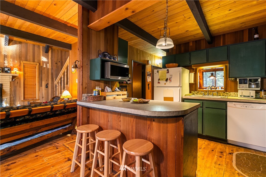 14005 Welcome Road Glacier, WA 98244 - Photo 10 of 39 Gallery Image 10