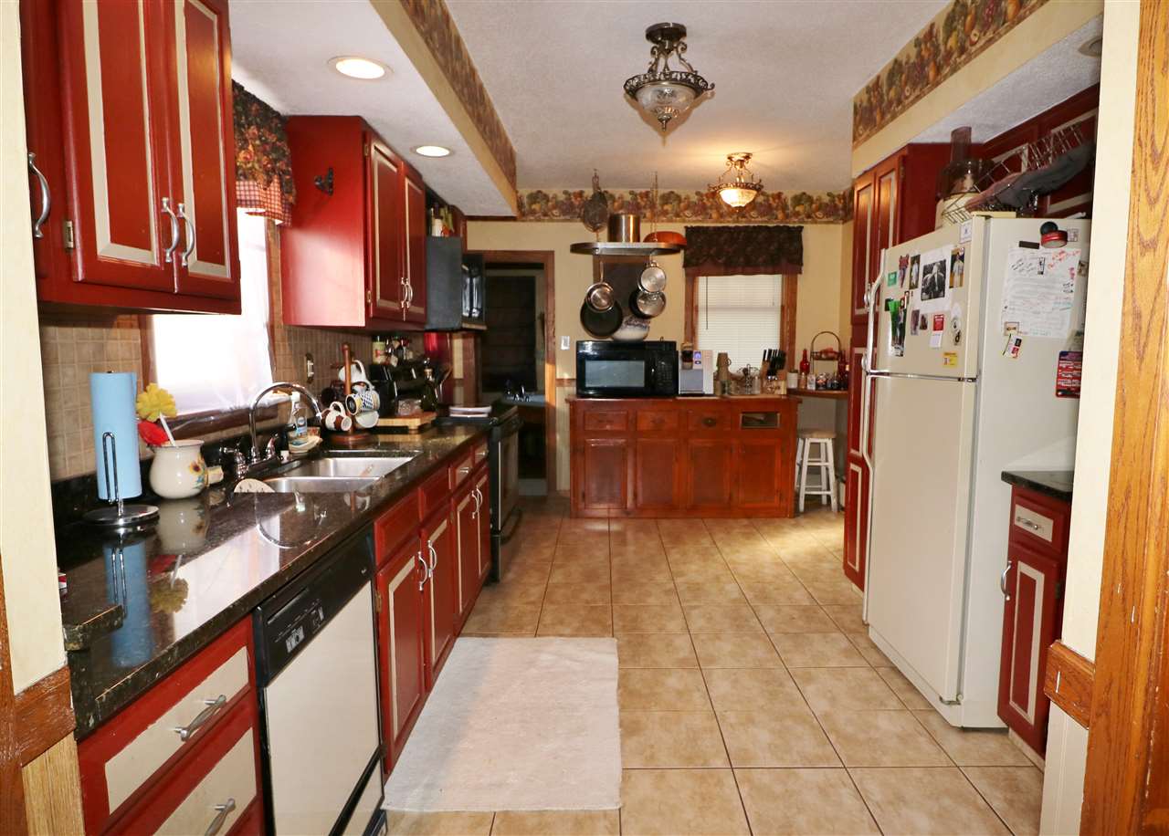 107 Lancaster Road Gorham, NH 03581 - Photo 3 of 23 Gallery Image 3
