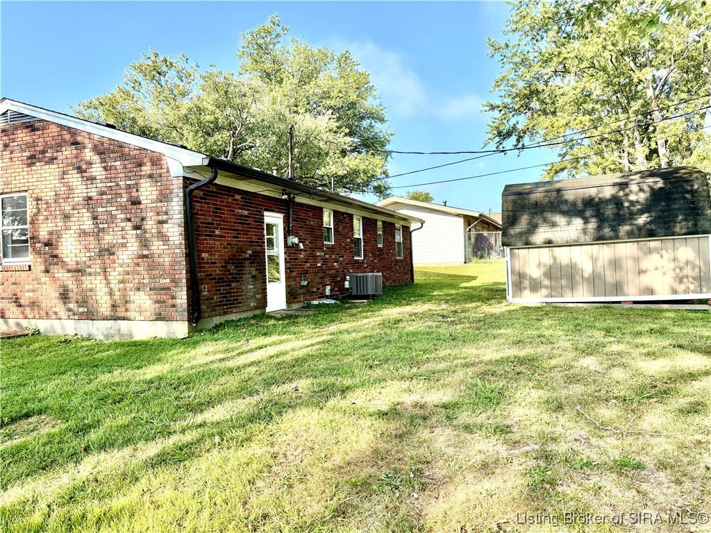 127 Locust Street Charlestown, IN 47111 - Photo 3 of 4