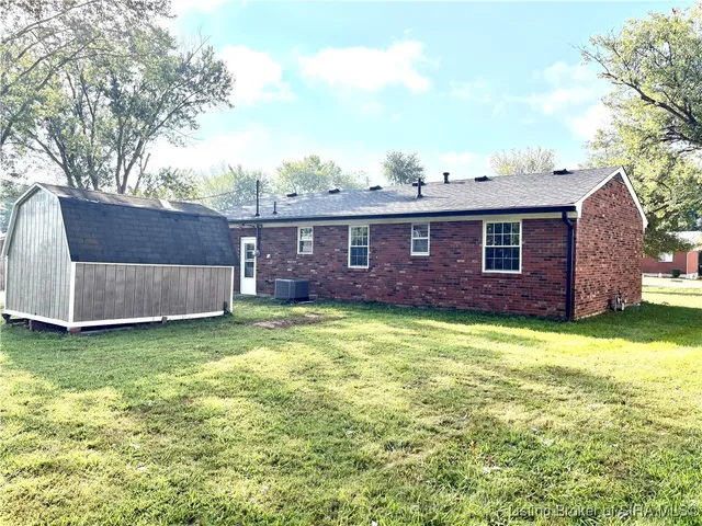 $1,600 | 127 Locust Street, Charlestown, IN 47111
