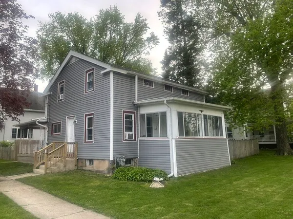 $184,900 | 230 East Elm Street, Sycamore, IL 60178