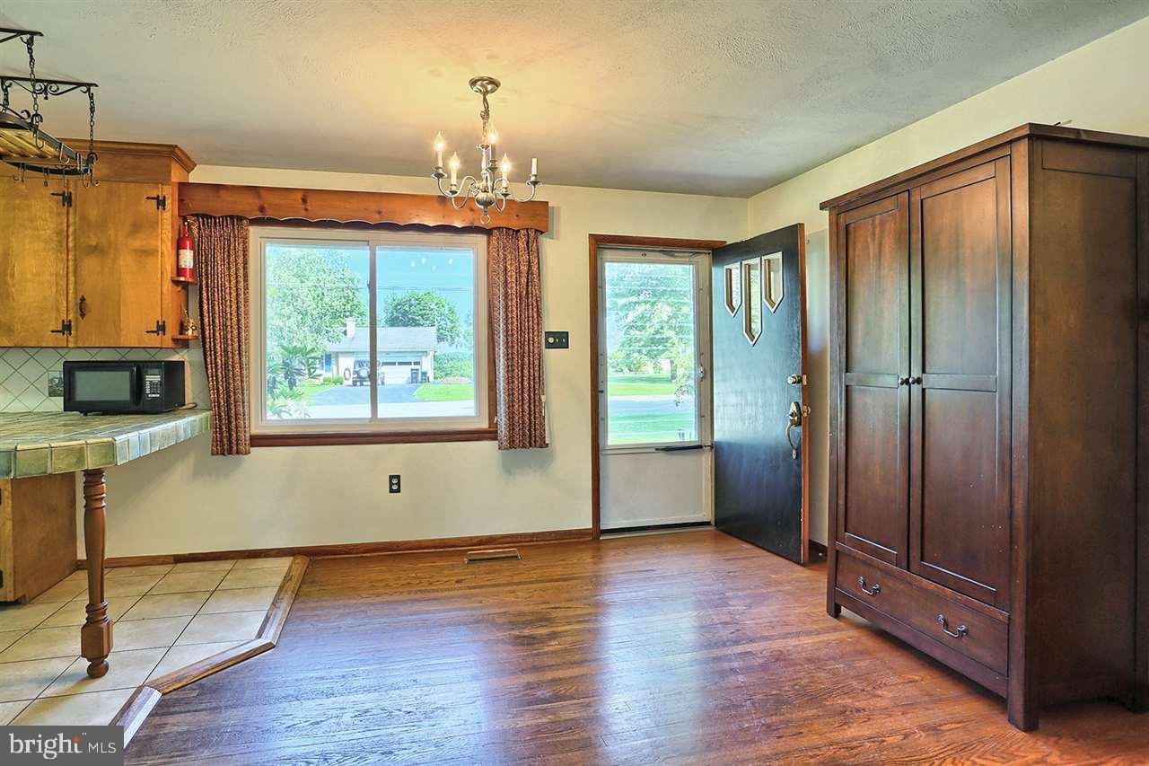 204 Hilltop Road Boiling Springs, PA 17007 - Photo 2 of 25 Gallery Image 2
