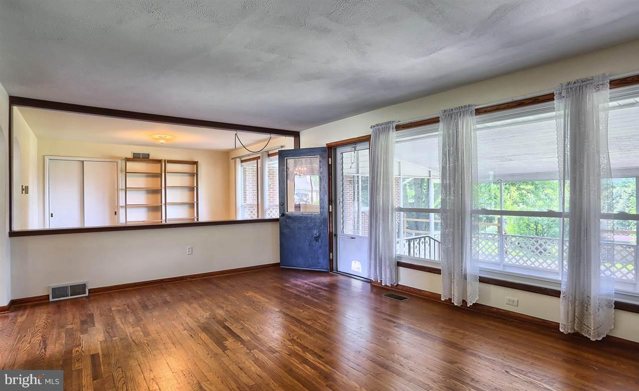 204 Hilltop Road Boiling Springs, PA 17007 - Photo 6 of 25 Gallery Image 6