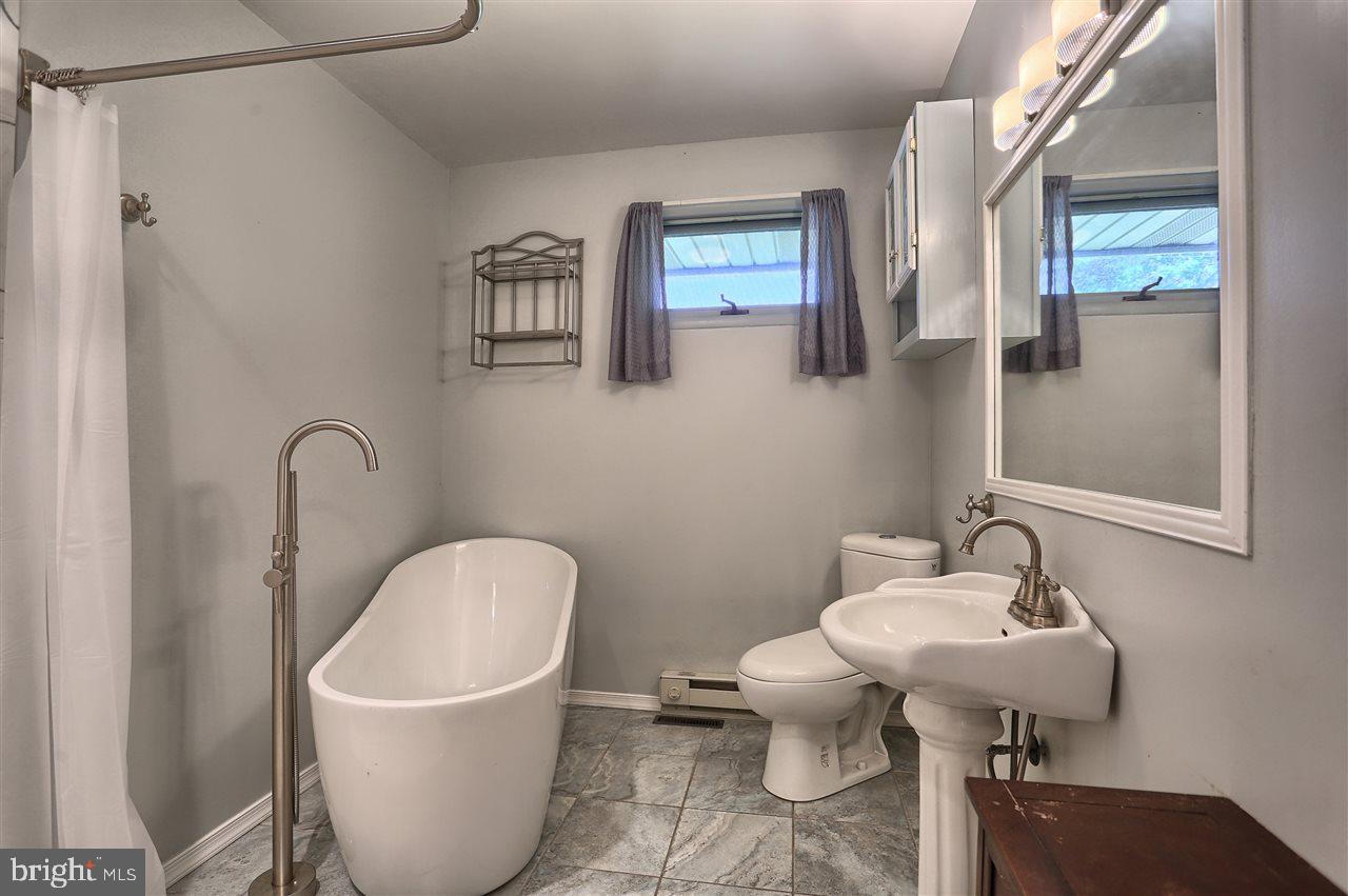 204 Hilltop Road Boiling Springs, PA 17007 - Photo 9 of 25 Gallery Image 9