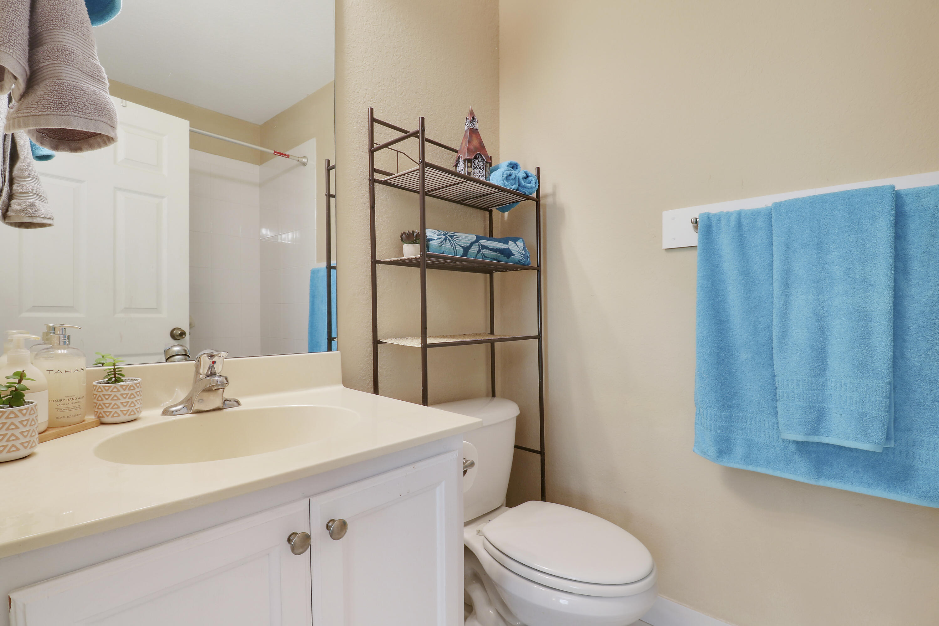 1991 Southeast Oldsmar Road Port St. Lucie, FL 34952 - Photo 33 of 43 In-Law Suite Bathroom