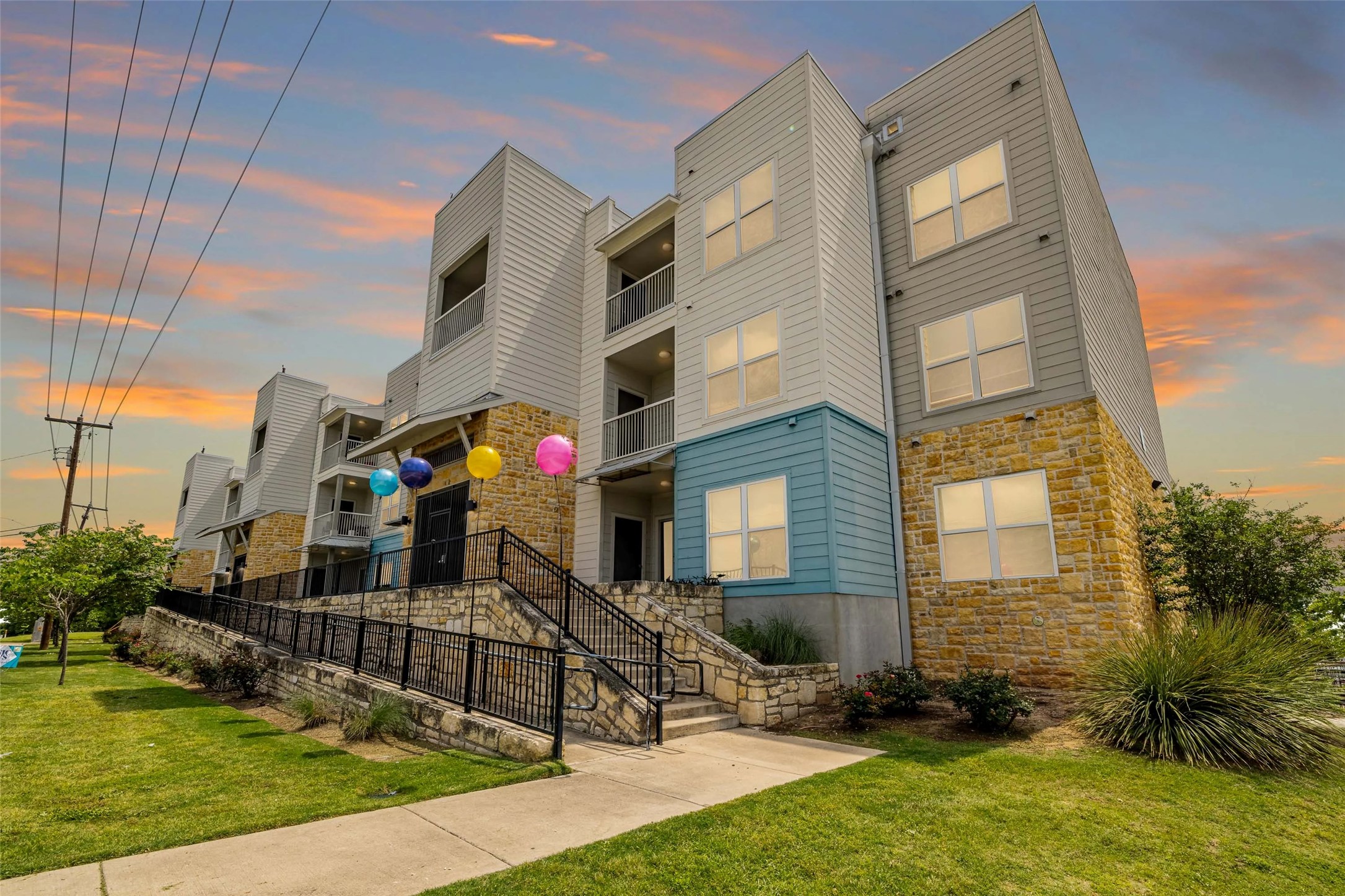 5605 Springdale Road, Unit 333402 Austin, TX 78723 - Photo 2 of 36 Up to 8 weeks free rent and waiving the standard deposit with approved credit and landlord verification.