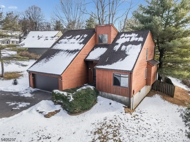 $475,000 | 2 Berrywood Lane, High Bridge, NJ 08829