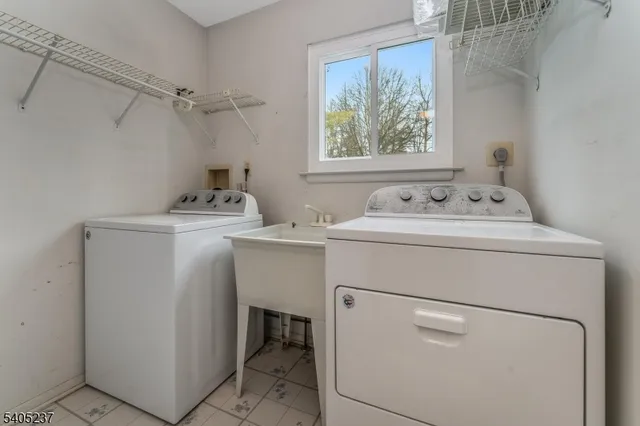 $475,000 | 2 Berrywood Lane, High Bridge, NJ 08829