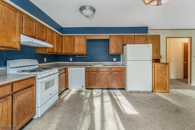 $475,000 | 2 Berrywood Lane, High Bridge, NJ 08829