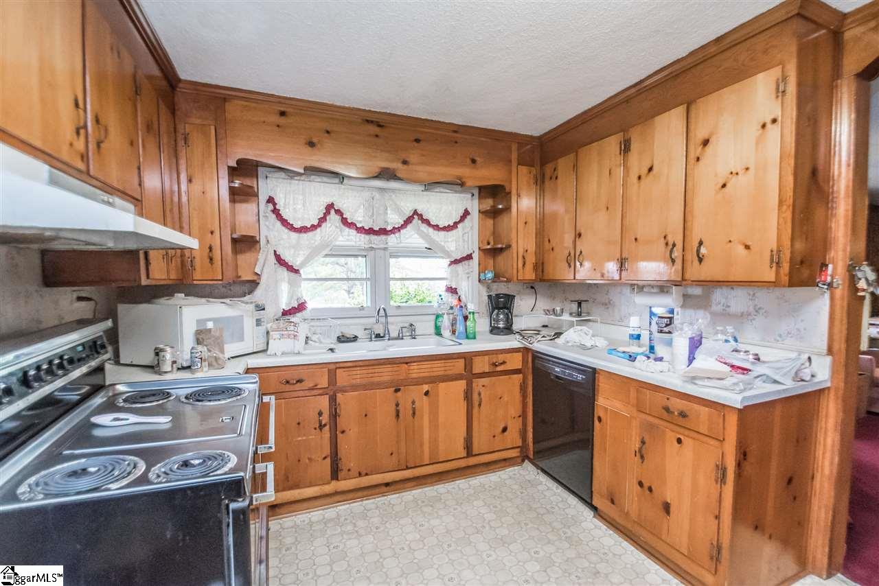 5 Rison Road Greenville, SC 29611 - Photo 8 of 28 Gallery Image 8