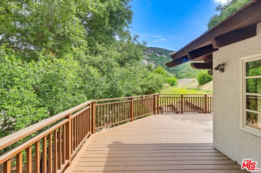 24970 Bob Batchelor Road Calabasas, CA 91302 - Photo 18 of 32
