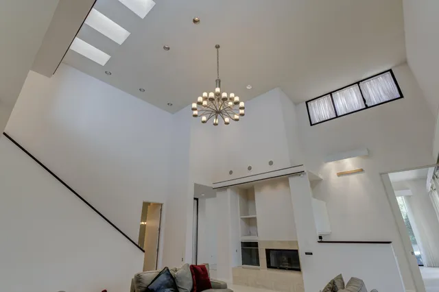 a view of a livingroom with furniture