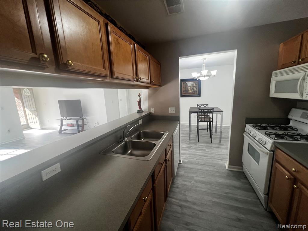 20656 Dunham Road Clinton Township, MI 48038 - Photo 14 of 36
