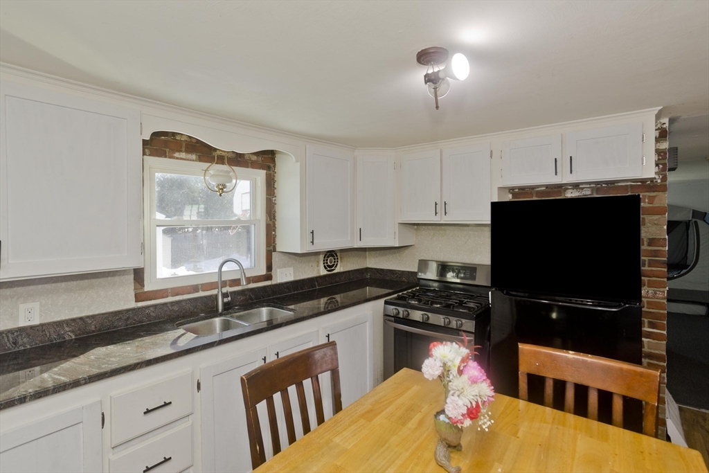 3 Fordham Street Springfield, MA 01104 - Photo 2 of 16