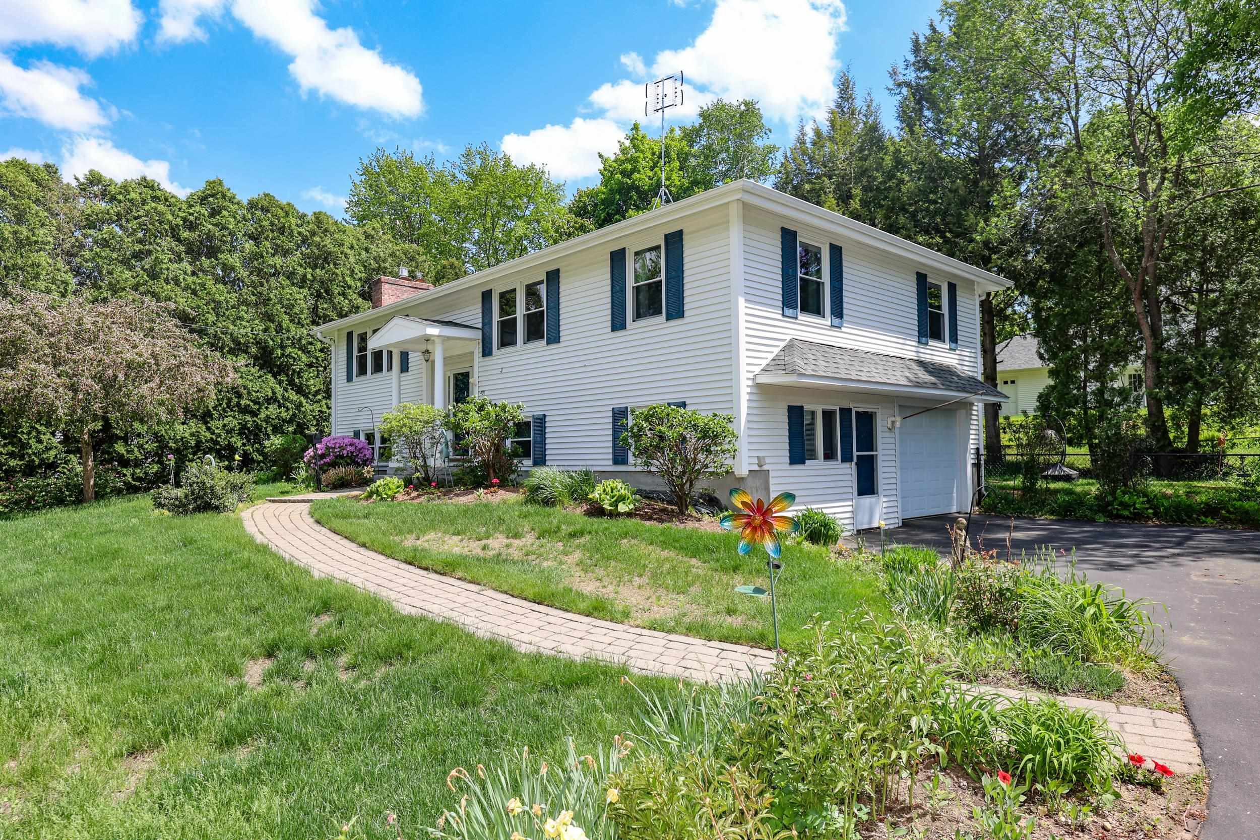 401 North Gate Road Manchester, NH 03104 - Photo 2 of 52 Gallery Image 2