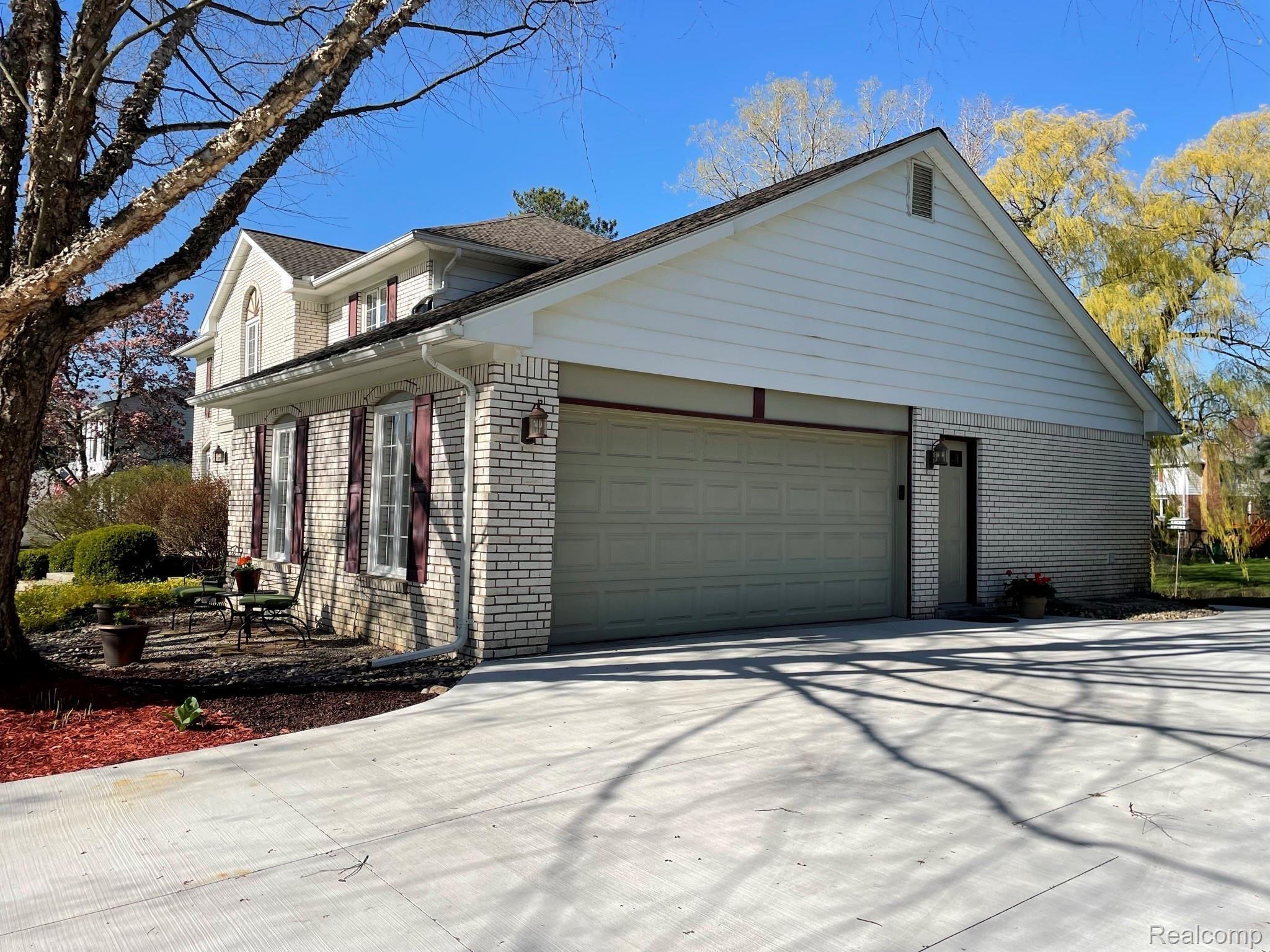 5246 Aintree Road Rochester, MI 48306 - Photo 57 of 60 Side-entry 2 1/2 car garage