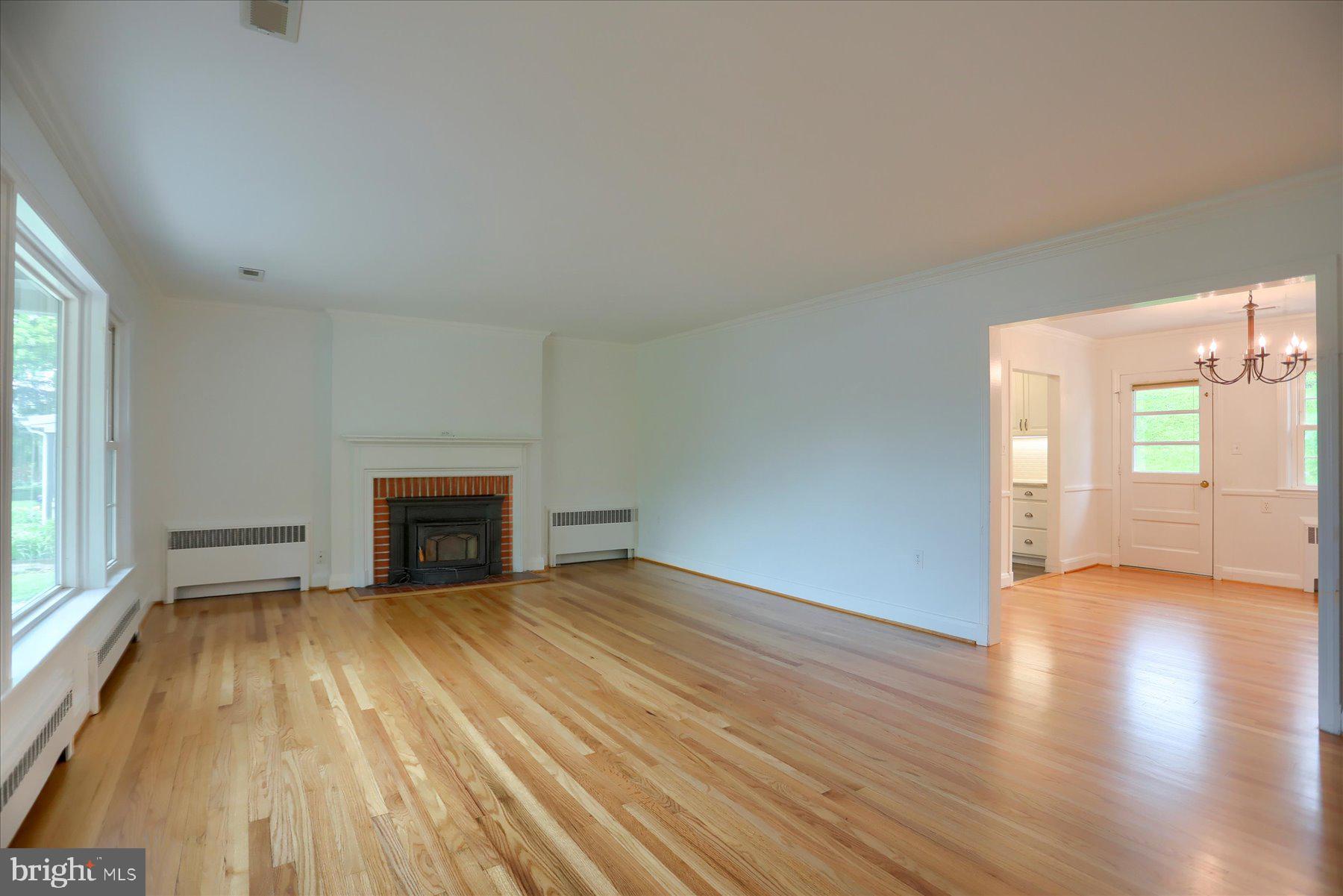 422 Aigburth Road Towson, MD 21286 - Photo 9 of 48 Living Room